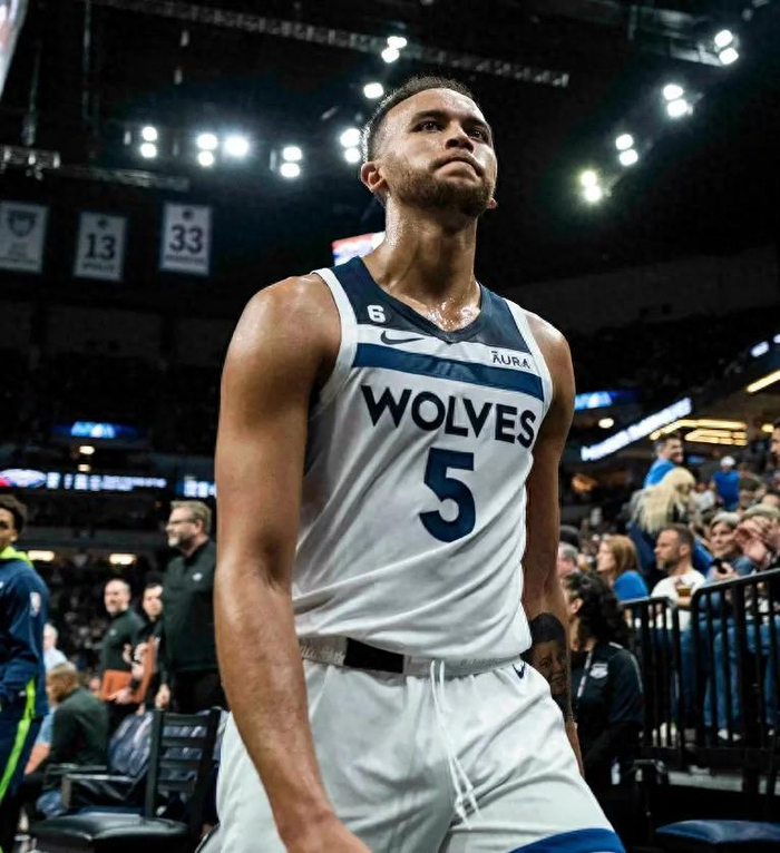 开云首页体验-李凯尔刚加盟森林狼！就成队史第一人，曾帮助球队杀进西决！|圣安东尼奥马刺队|金州勇士队|迈阿密热火队|犹他爵士队|明尼苏达森林狼队_新浪新闻